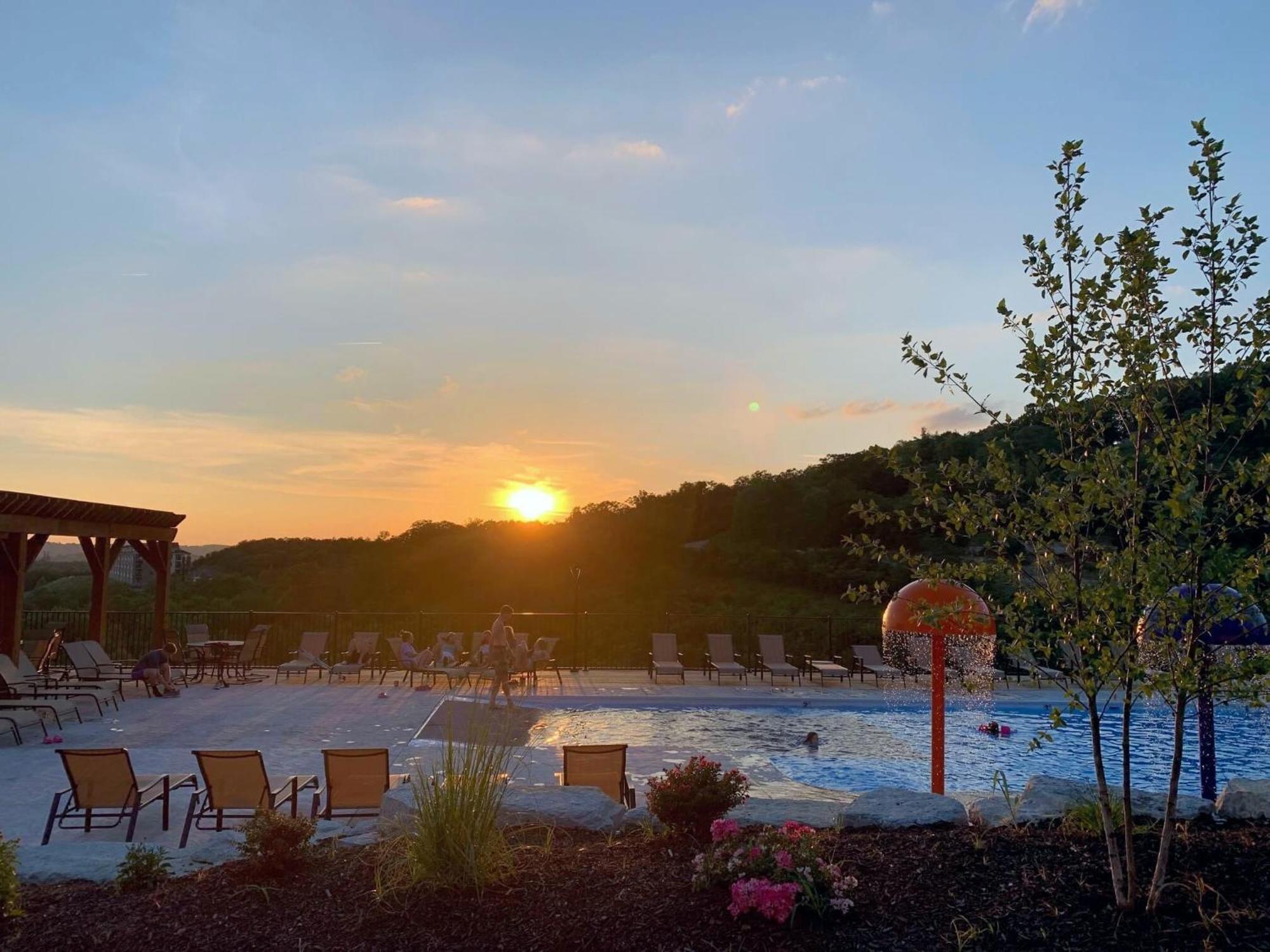 Chateau On The Cove Branson Exterior photo