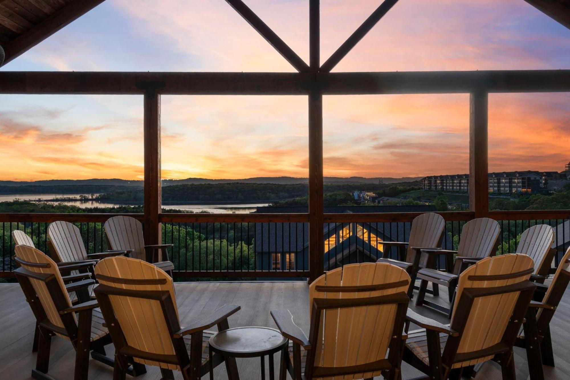Chateau On The Cove Branson Exterior photo