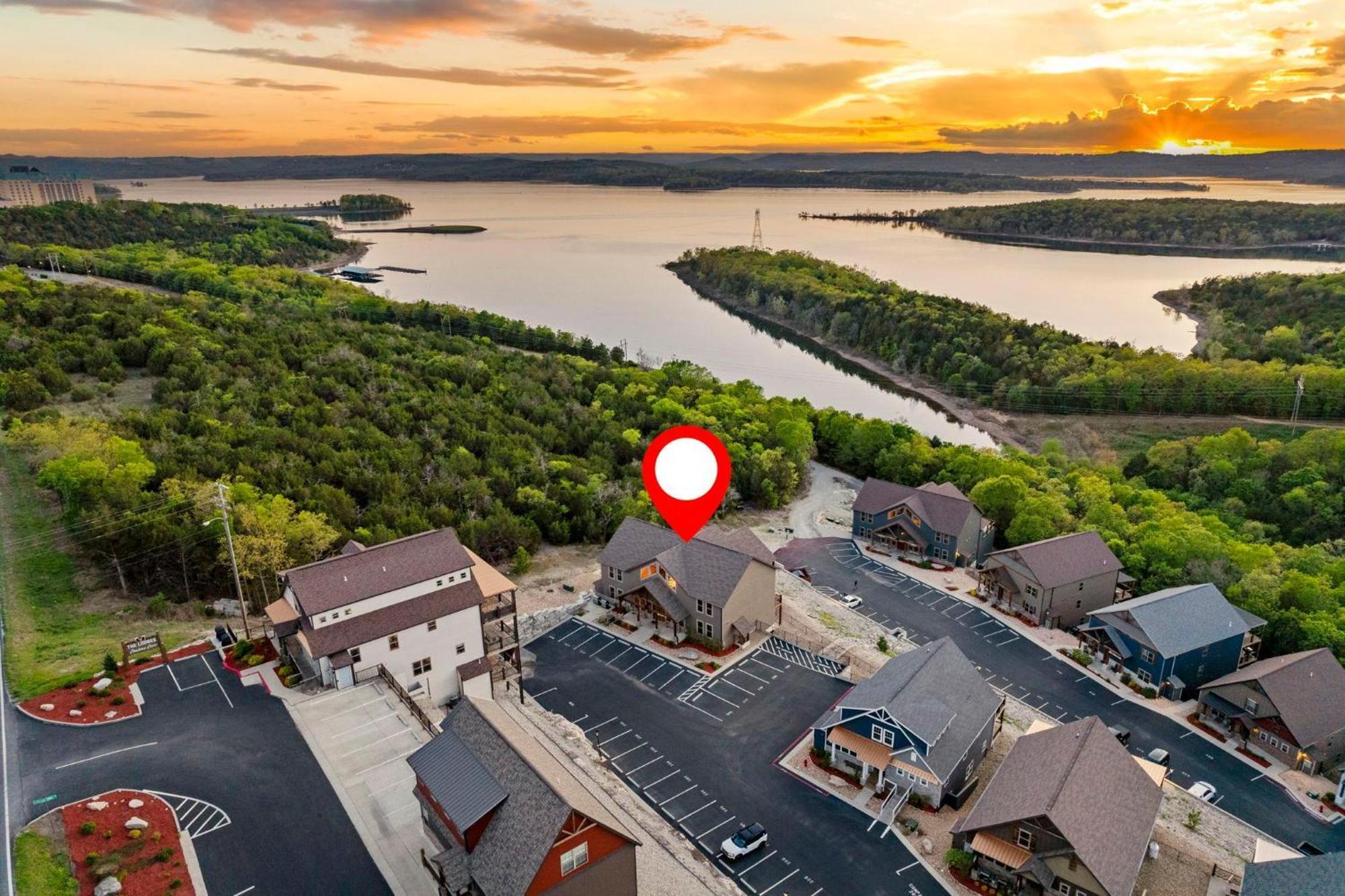 Chateau On The Cove Branson Exterior photo
