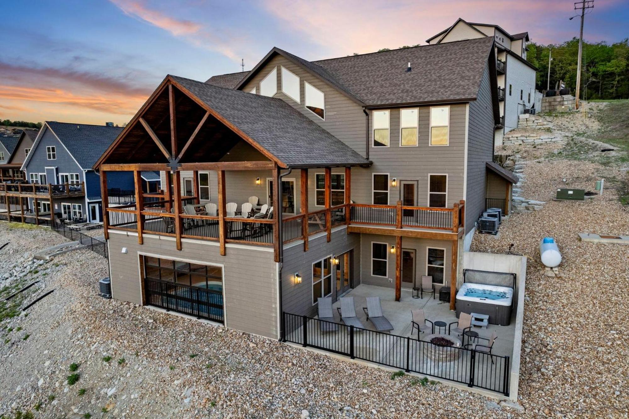 Chateau On The Cove Branson Exterior photo